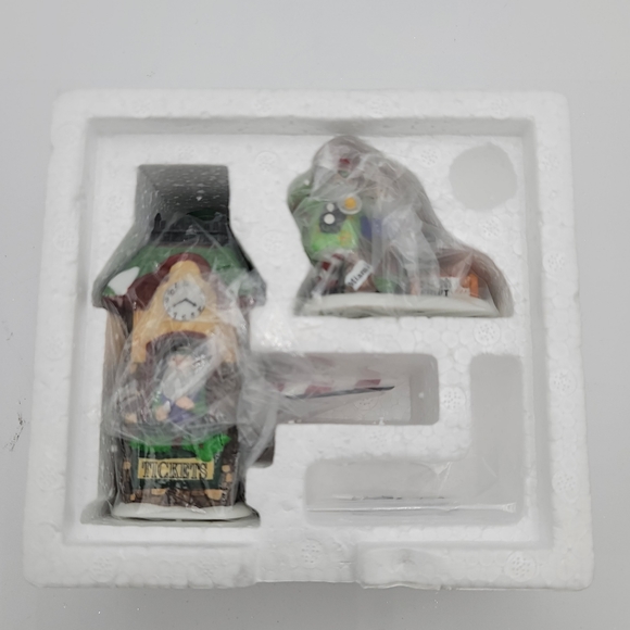 Dept 56 North Pole Village - End of the Line - Picture 3 of 5